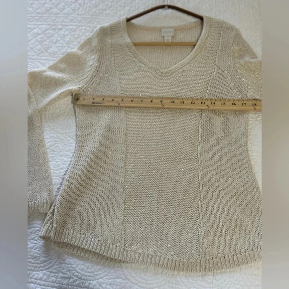 Mesh/Woven Chico’s VNeck Sweater with “a touch” of Shimmer! Fall Trend 2025 - Picture 6 of 7